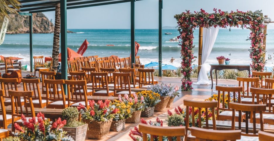 Prepare-se para o casamento mais romântico da sua vida 🥰⁣ ⁣ Faça a  cerimônia que você merece com o Serena Búzios Hotel!⁣ Veja nossos…